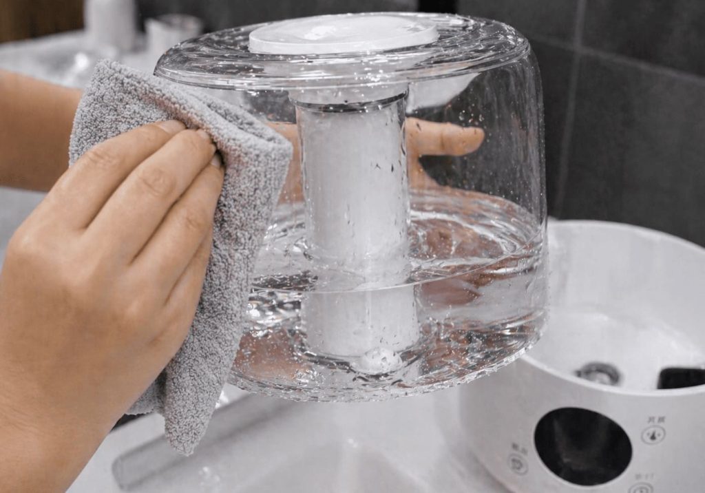Nettoyage et entretien du réservoir d’un appareil d’humidification pour garantir une bonne hygiène de l’eau